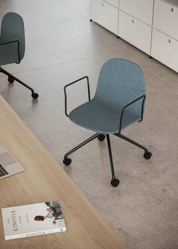 TERRA SWIVEL Armchair by OMELETTE Editions