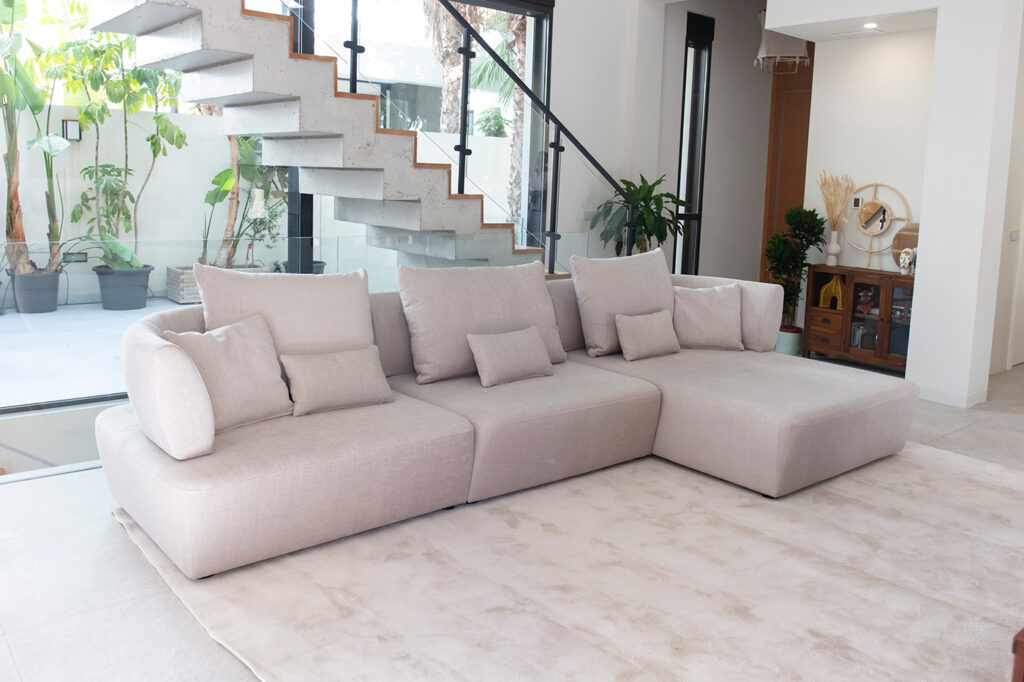 BLOOM sofa, Fama